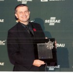 Pedro Salanek Filho recebendo a premiação MPE Brasil
